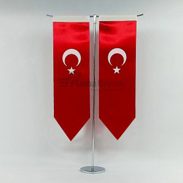 T Direkli Sivri Uç Türk Bayrağı