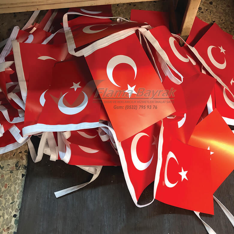 Kağıt Bayrak İpli