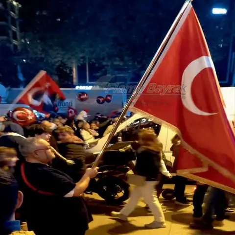 Saçaklı Sallama Tören Bayrağı