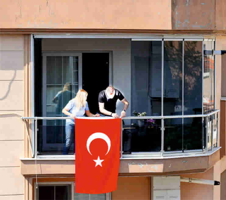 Standart Balkon Turk Bayragi 23 Nisan’da Türk Bayrağı