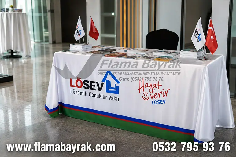 Baskılı Saten Masa Örtüsü %name Baskılı Saten Masa Örtüsü